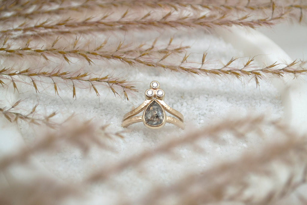 pear rose cut salt and pepper diamond : 14k