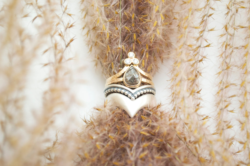 pear rose cut salt and pepper diamond : 14k